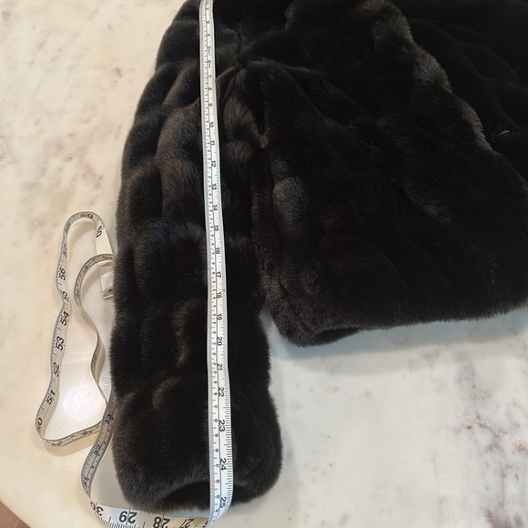 Neiman Marcus faux fur NWOT - Picture 8 of 10